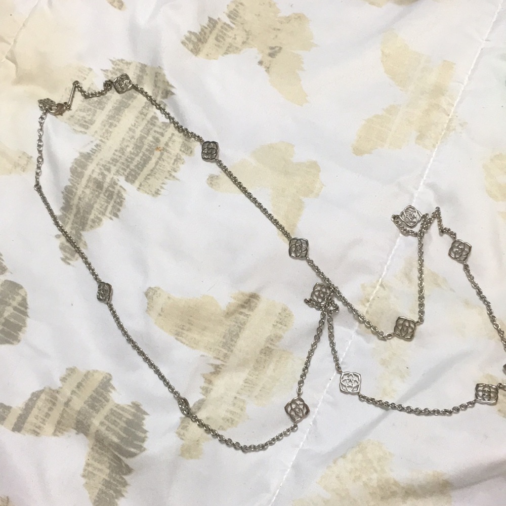 Kendra Scott necklace